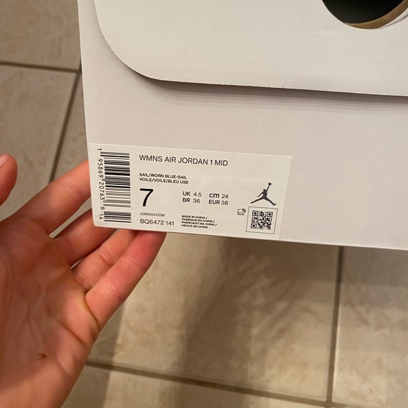 Women Air Jordan 1 mid - Picture 3 of 8